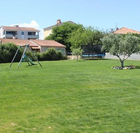 Les Orangers מלון