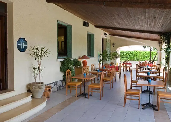 Les Orangers Hotel